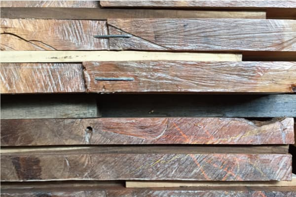 鎹打ち込み済み材木