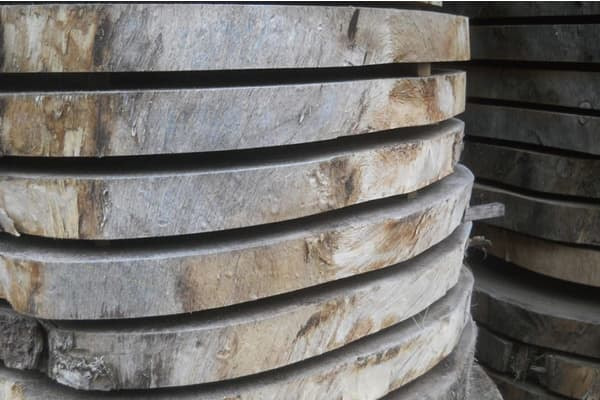 樹皮剝がし後材木