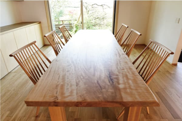 トチ一枚板とオーク系の部屋1