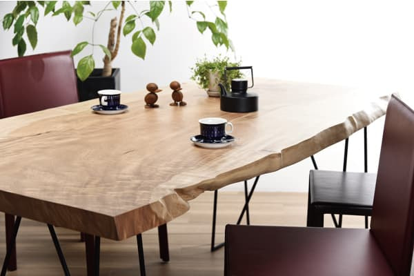 トチ一枚板と鉄脚1