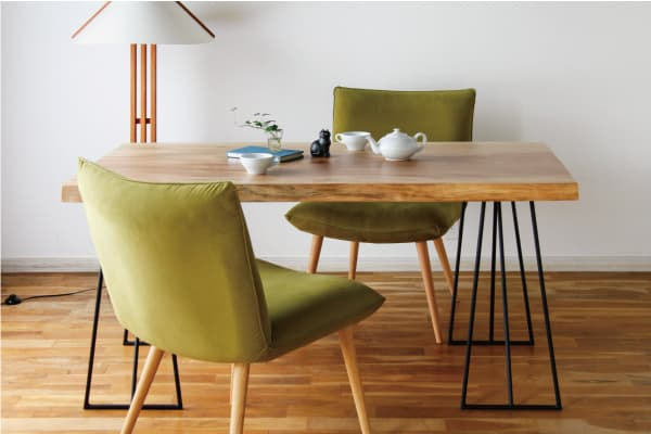 トチ一枚板と鉄脚3