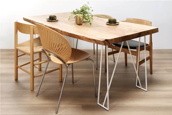 トチ一枚板と鉄脚2