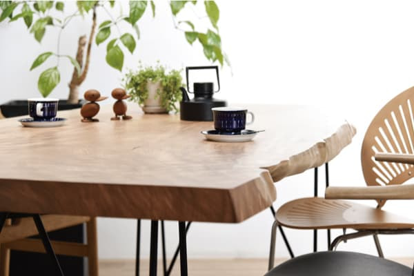 トチ一枚板と鉄脚4