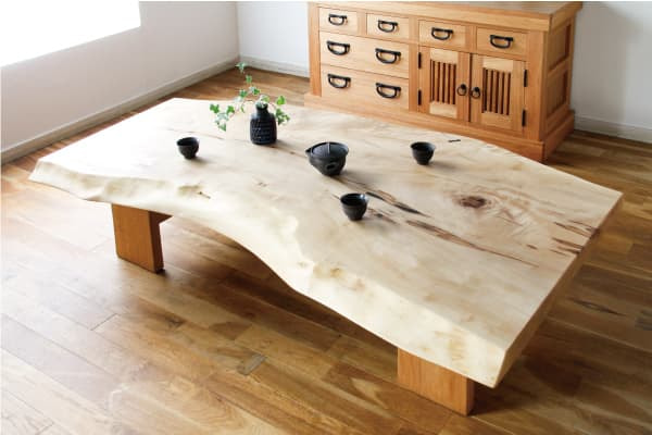 トチ一枚板ローテーブル