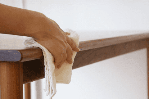 ウレタン仕上げは木をコーティングします