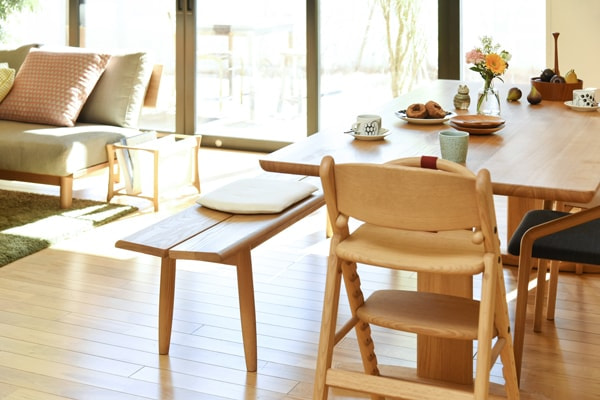 オーク材で明るくナチュラルに8