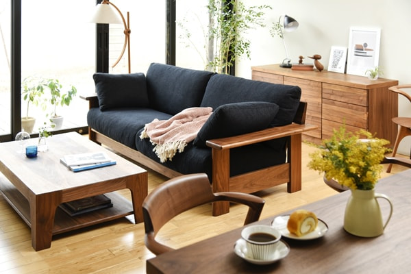 ウォールナット材でどっしりとした存在感7