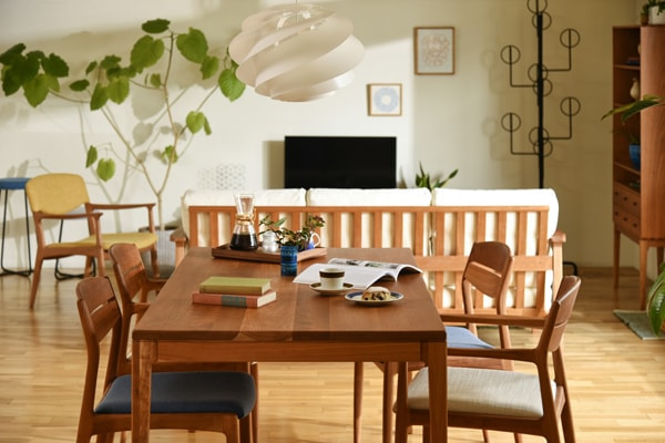 ブラックチェリー材で北欧ヴィンテージのような佇まい3