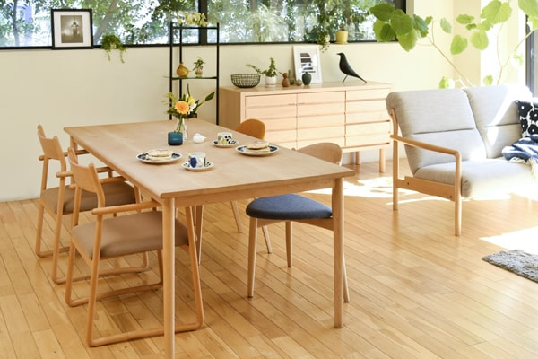 メープル材で清潔感あふれる北欧スタイルに1