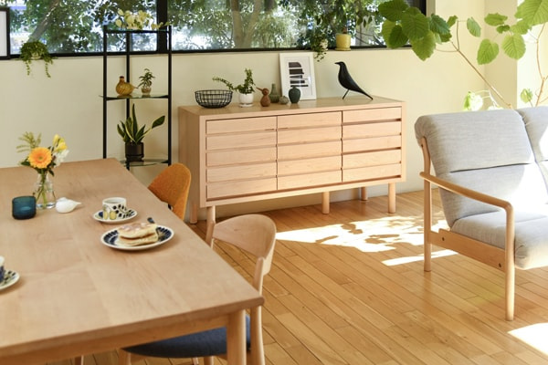 メープル材で清潔感あふれる北欧スタイルに2